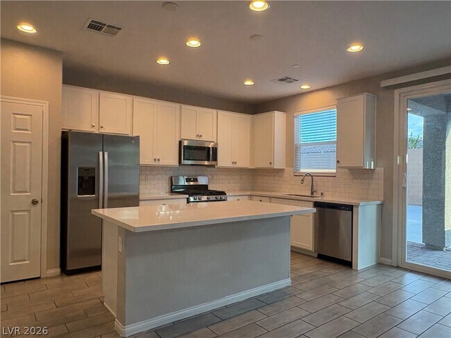 Building Photo - 6583 Dove Pt Pl