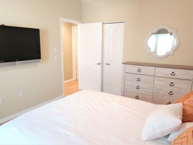 Building Photo - 540 Clubside Cir