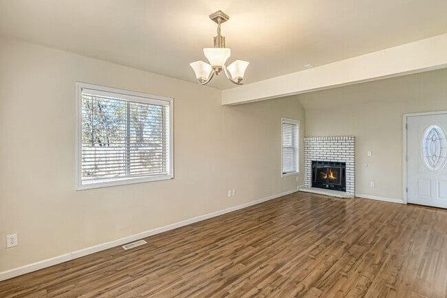 Building Photo - Charming 3 Bedroom Home in Quiet Orchard Mesa Cul-de-Sac