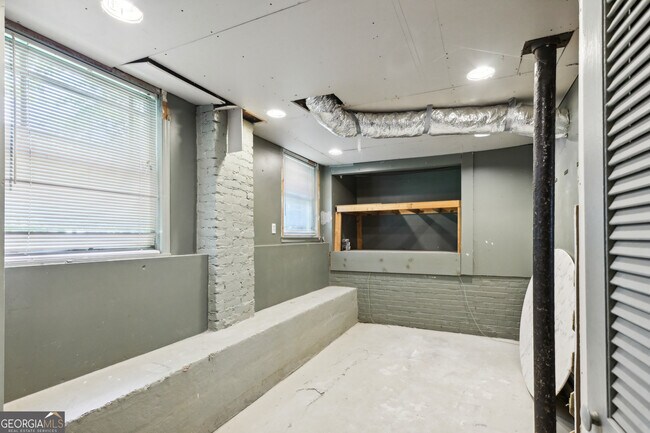 Building Photo - 1500 N Highland Ave NE