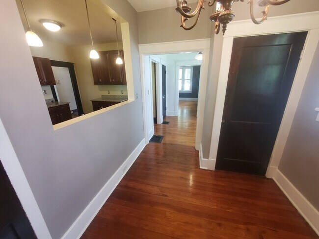 Building Photo - Check out this beautiful 3BR/2BA bungalow ...