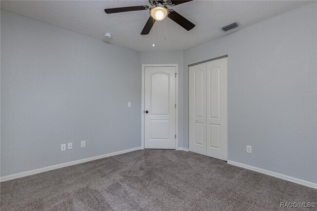 Building Photo - 320 N Fresno Ave