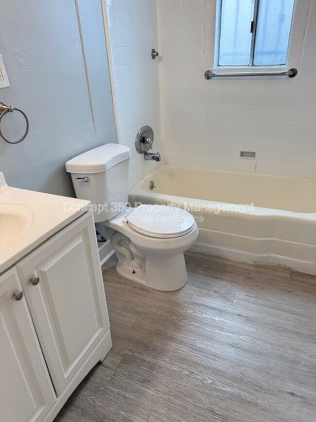 Building Photo - 1834 Cedar Ave