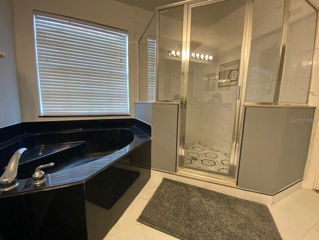 Building Photo - 332 Gleneagles Dr