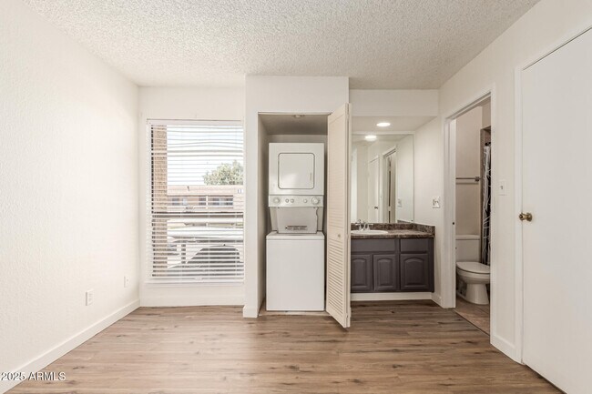 Building Photo - 3601 W Tierra Buena Ln