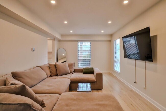 Building Photo - 713 Green Mountain Ct