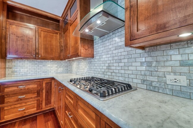 Building Photo - Stunning 4-Bedroom Home in Plumas Lake