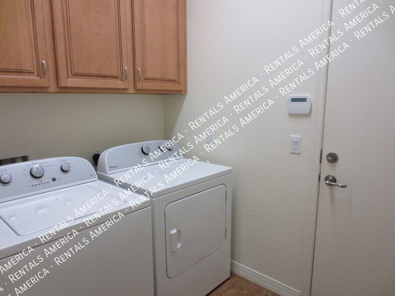 Building Photo - 1133 E Buckingham Ave