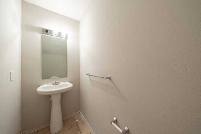 Building Photo - 520 Lewis Canyon Ln