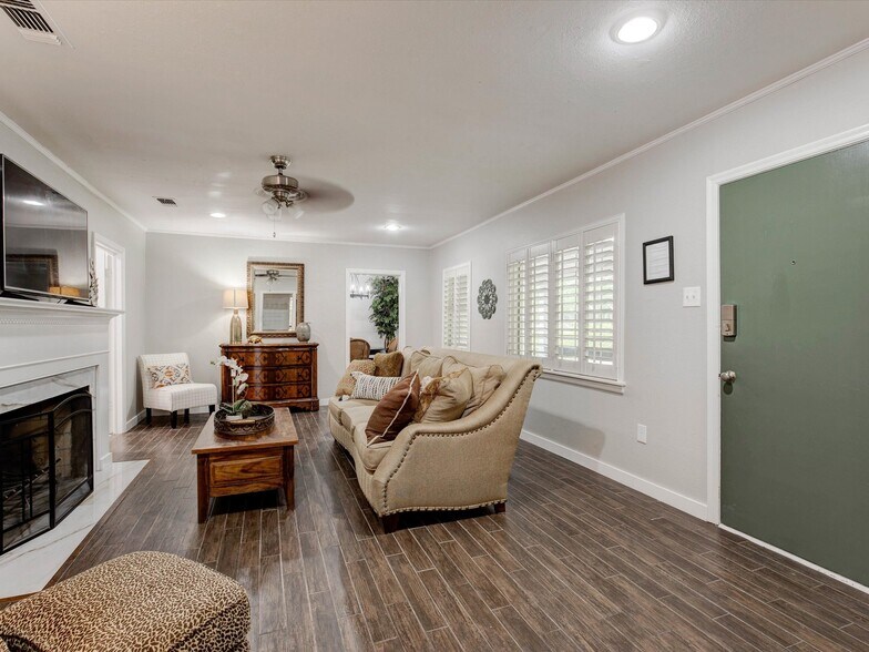 Building Photo - 3727 W Biddison St