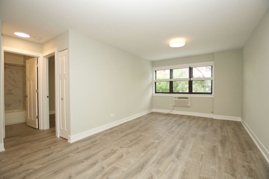 Building Photo - 448 W Barry Ave