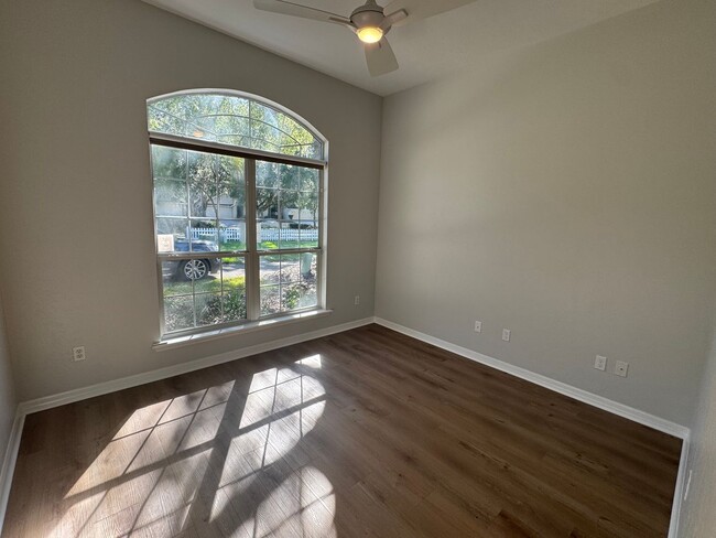 Building Photo - Stunning 3/2 in Haile