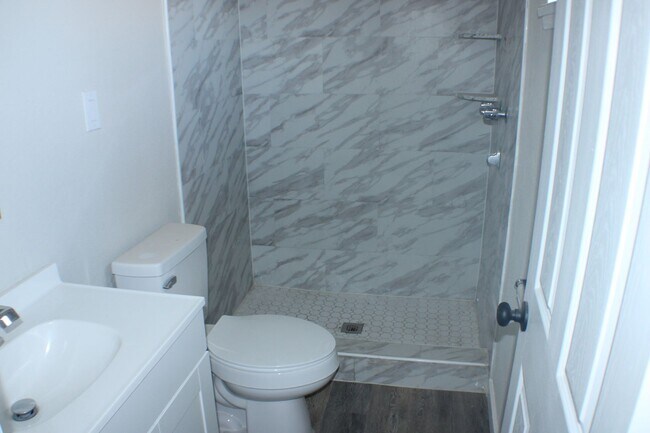 Building Photo - Beautiful Rental with Fireplace, Granite Counters & Relaxing Backyard