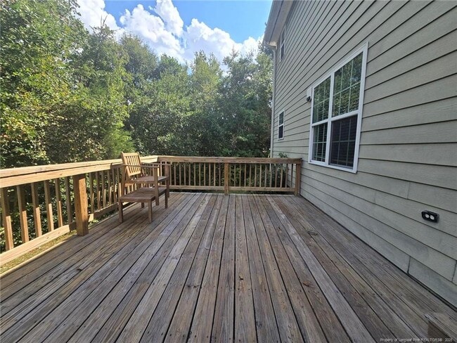Building Photo - 410 Roundtree Dr