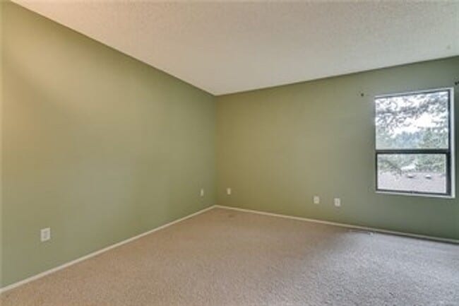 Building Photo - Freshly Updated 3BR Condo w/ Cozy Fireplace, Deck & 2 Parking