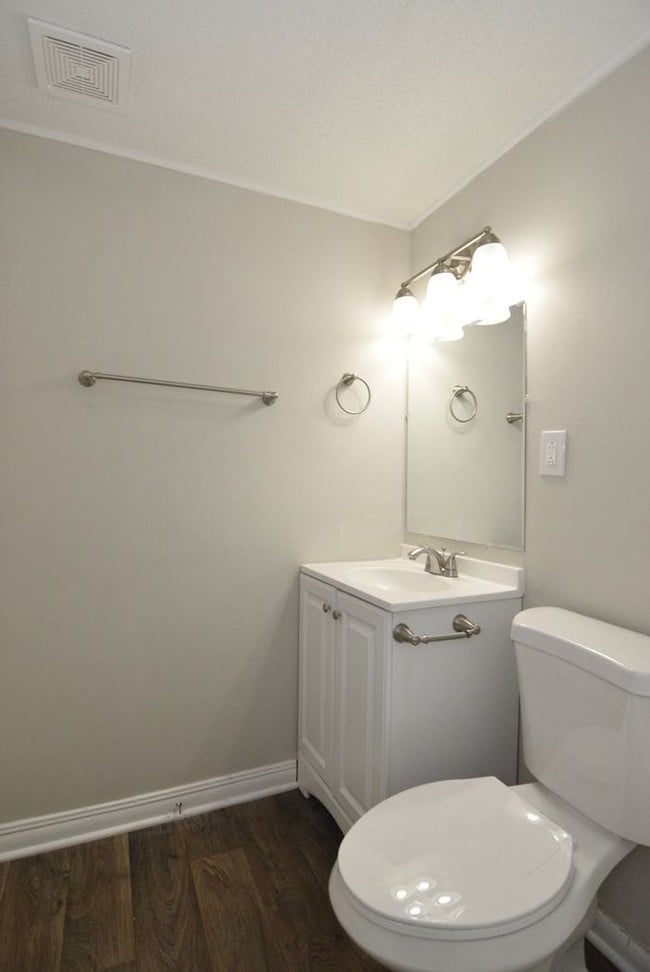 Building Photo - 1602 Apple Valley Dr