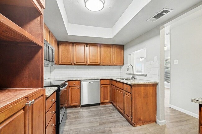 Building Photo - 2201 Jackson Cir
