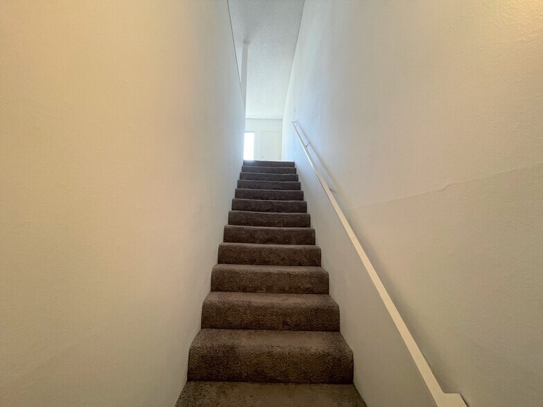 Building Photo - 4747 Kester Ave