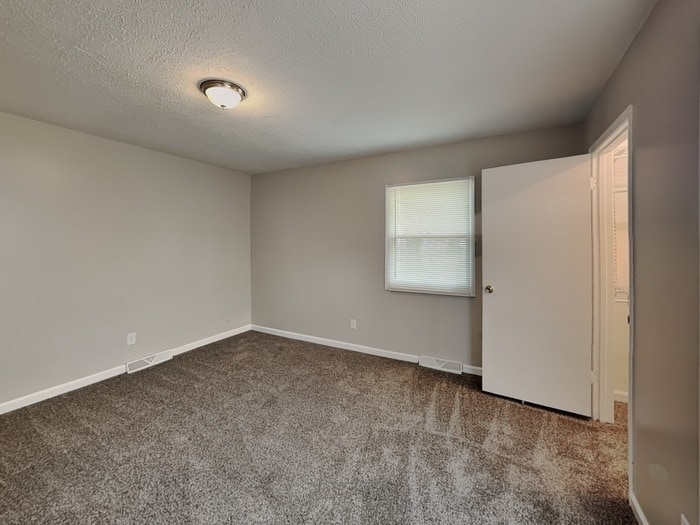 Building Photo - 323 Hillendale Dr