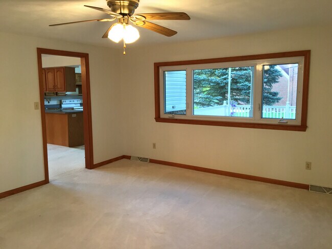 1st floor - living room - 2032 Paintertown Rd