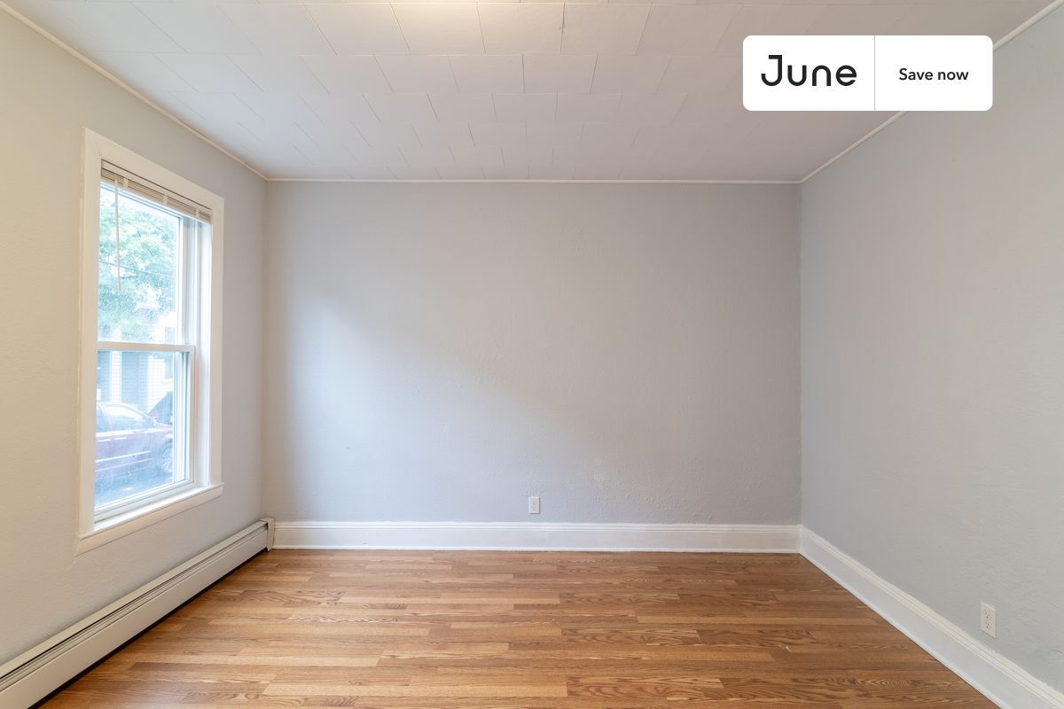 Building Photo - 6 7th St