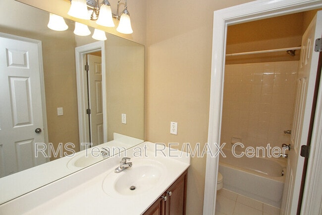 Building Photo - 3029 Woodwalk Dr