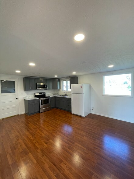 Building Photo - 218 Mouser St