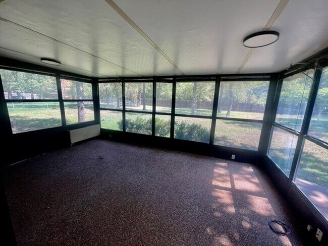 Building Photo - Quiet Community Living in Elm Mott