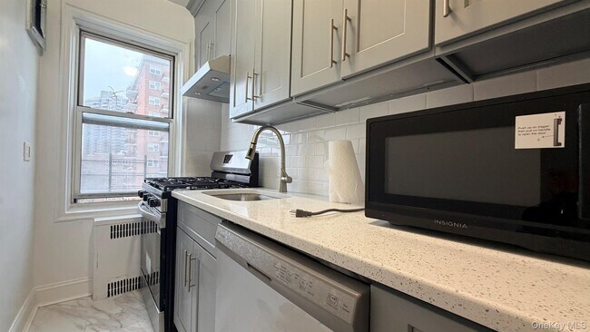 Building Photo - 112-15 72nd Rd