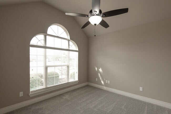Building Photo - 2124 New Brook Dr