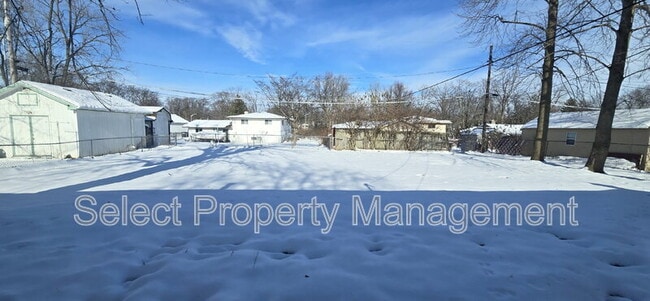 Building Photo - 2327 Deerwood Dr