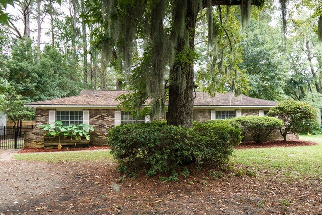 Building Photo - Beautiful 4 bedroom in the heart of Mossy ...