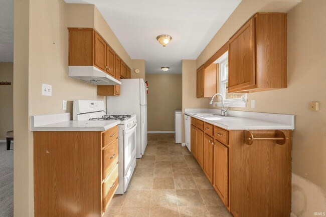 Building Photo - 2221 Graham Dr
