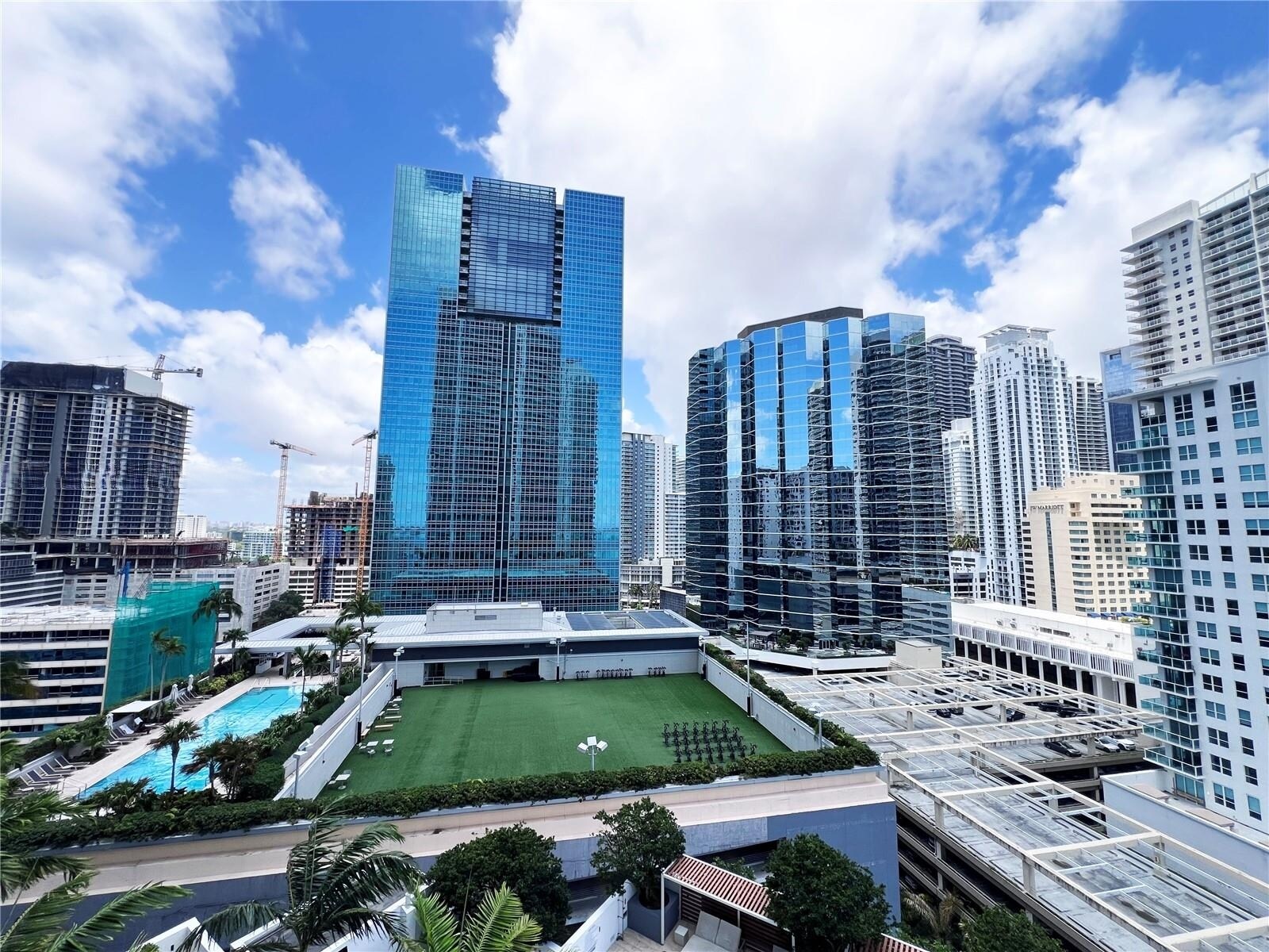 Building Photo - 1300 Brickell Bay Dr