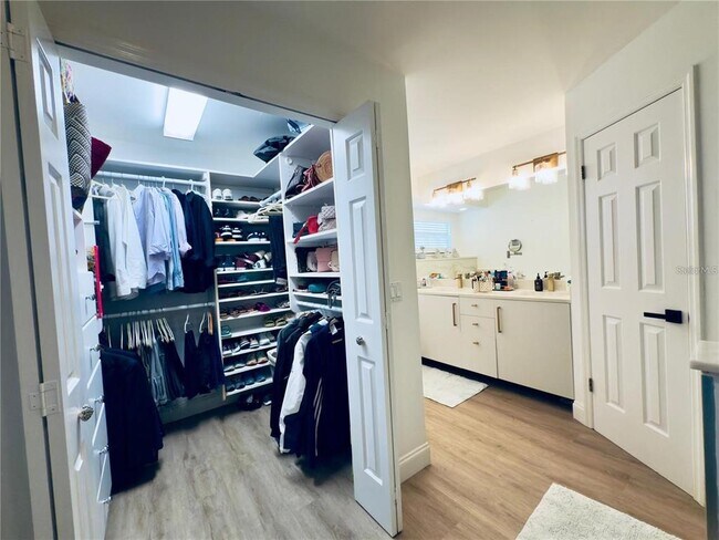 Building Photo - 8113 Breeze Cove Ln