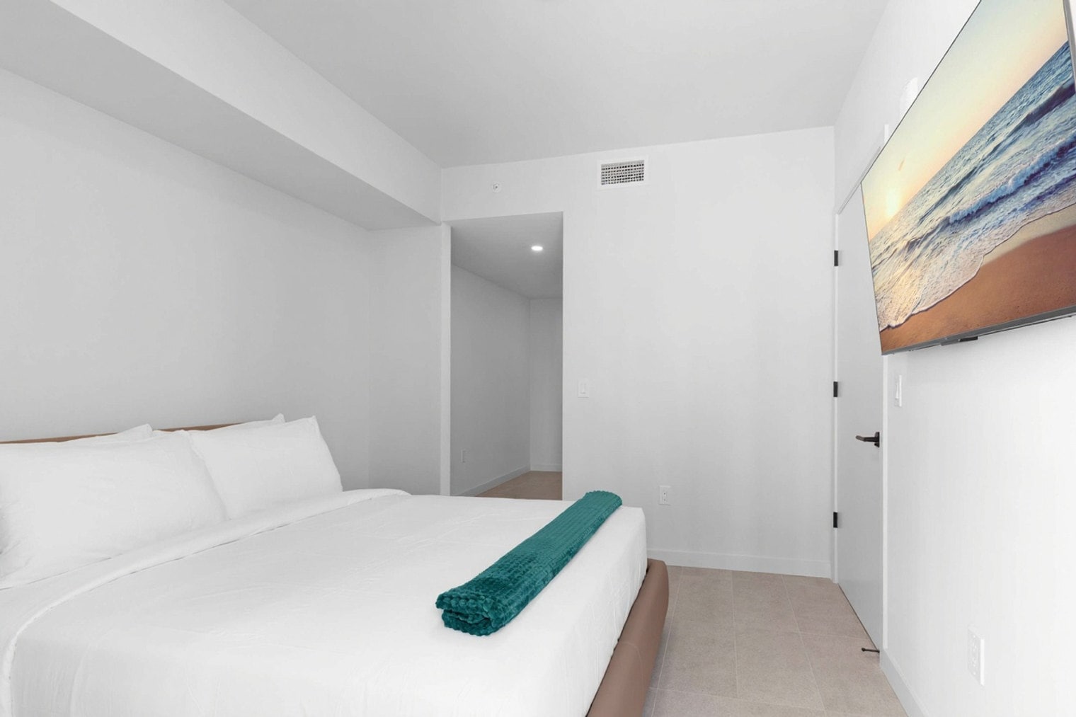 Building Photo - 501 NE 1st Ave