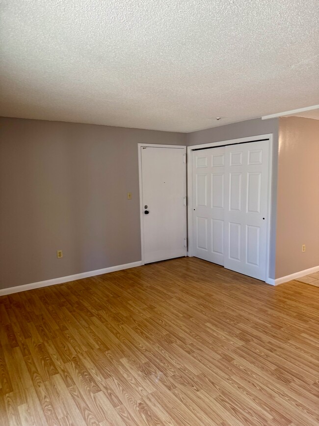 Building Photo - 4 Post Oak Ln