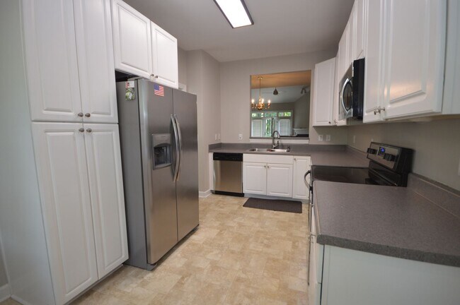 Building Photo - 3319 Philmont Dr