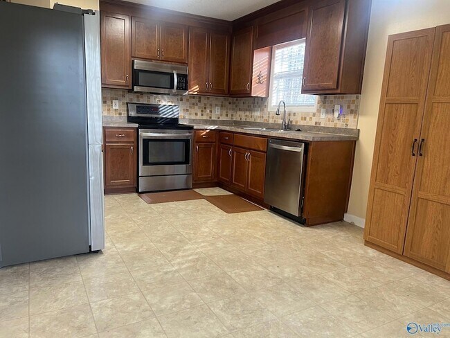 Building Photo - 108 Ann Bradley Dr