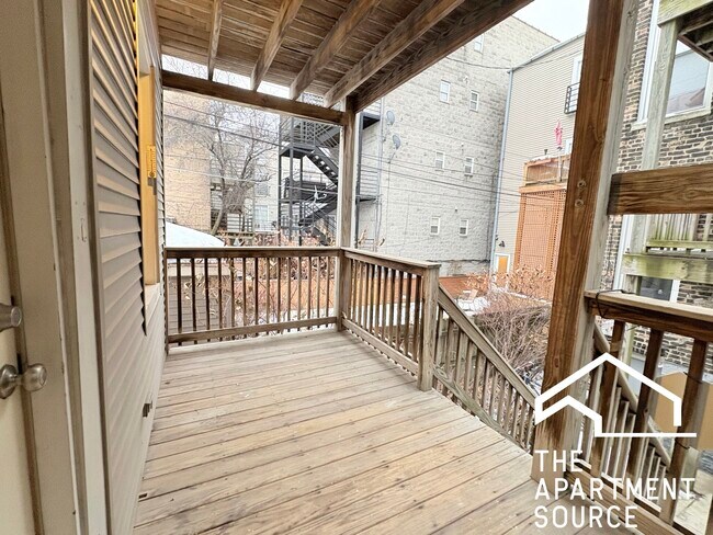 Building Photo - 1512 W Erie St