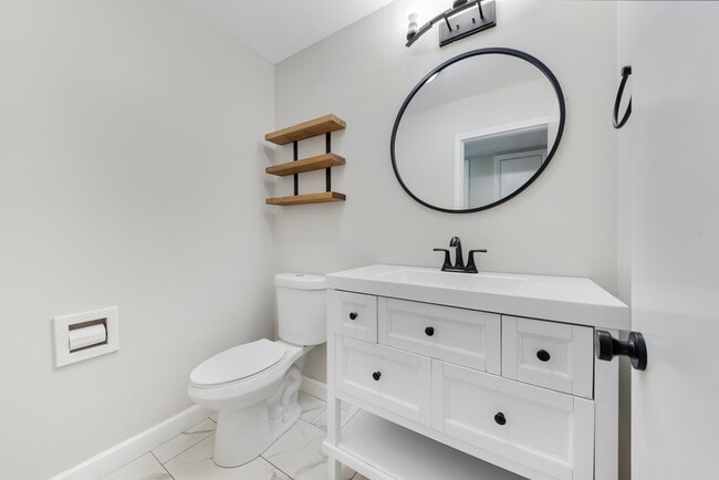 Building Photo - 409 S Hamilton St