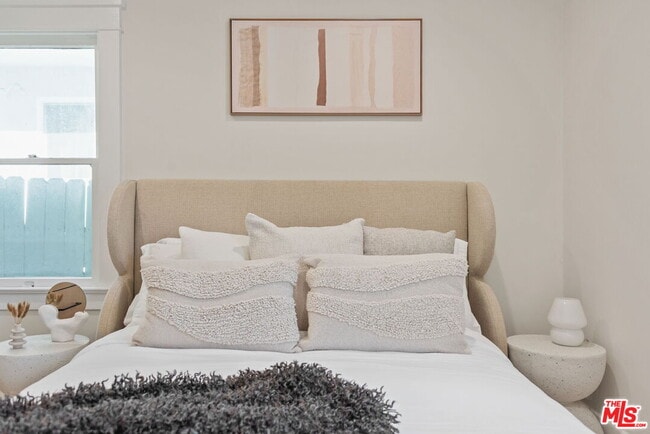 Building Photo - 1224 N Ogden Dr