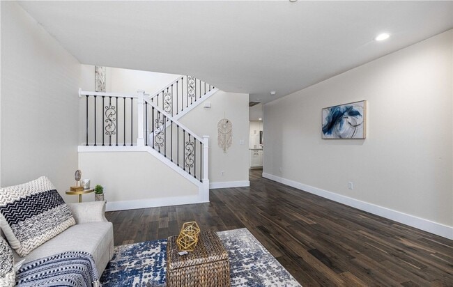 Building Photo - Stunning large 4 bedroom in Northwest Land...
