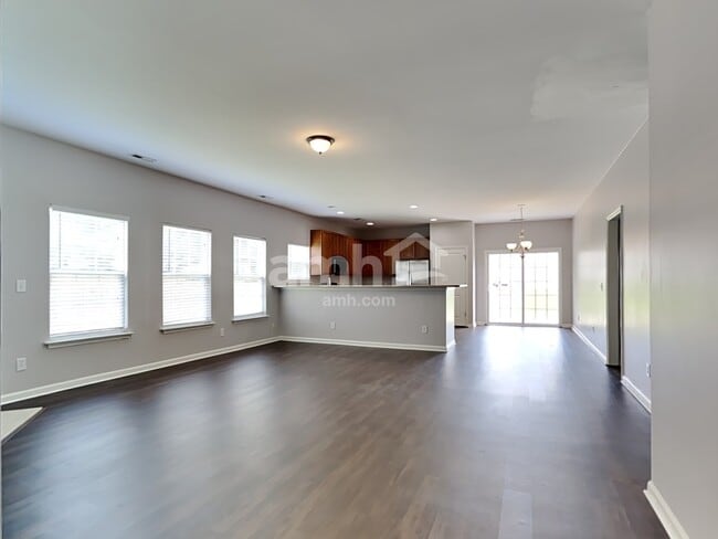 Building Photo - 621 English Oak Cir
