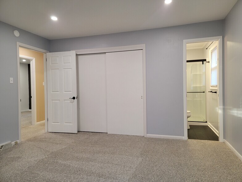 Building Photo - 40 Pine Crest Dr
