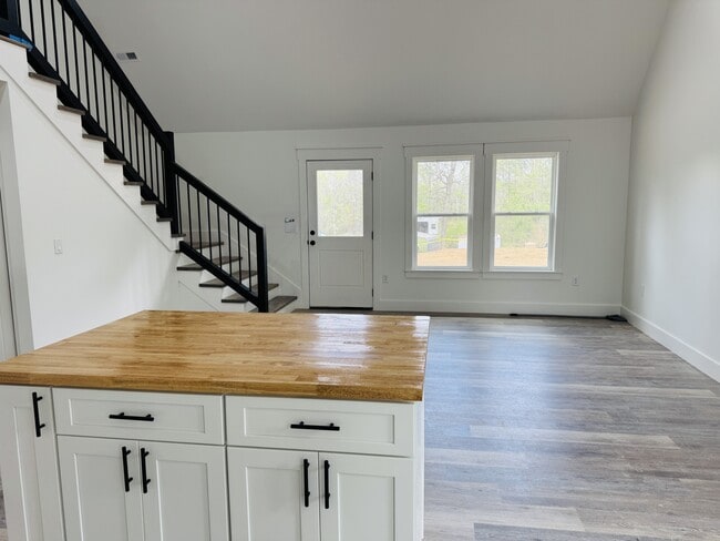 Building Photo - 221 Sheffield Dr