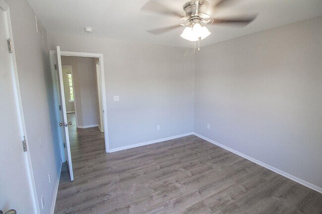 Building Photo - 1425 Greensboro Dr