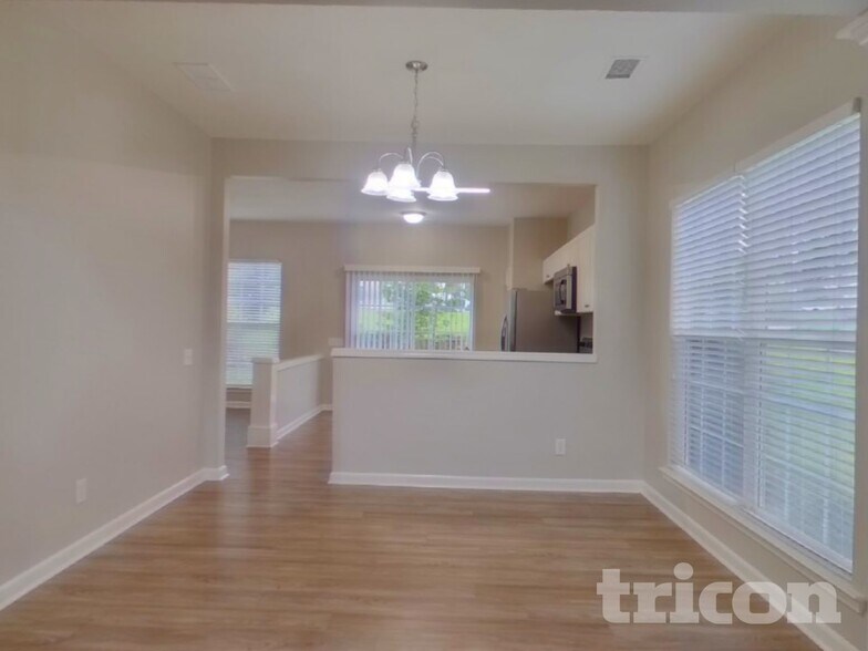 Building Photo - 2521 Wingdale Dr