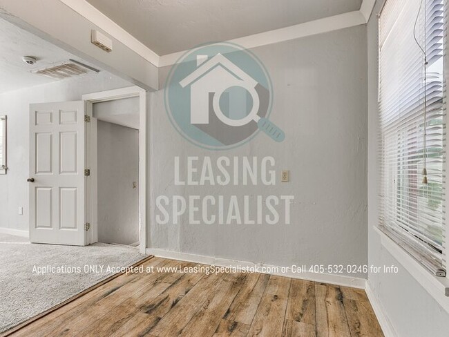 Building Photo - MOVE IN SPECIAL! Charming NW Oklahoma City...