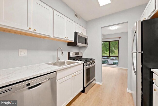 Building Photo - 6003 Majors Ln